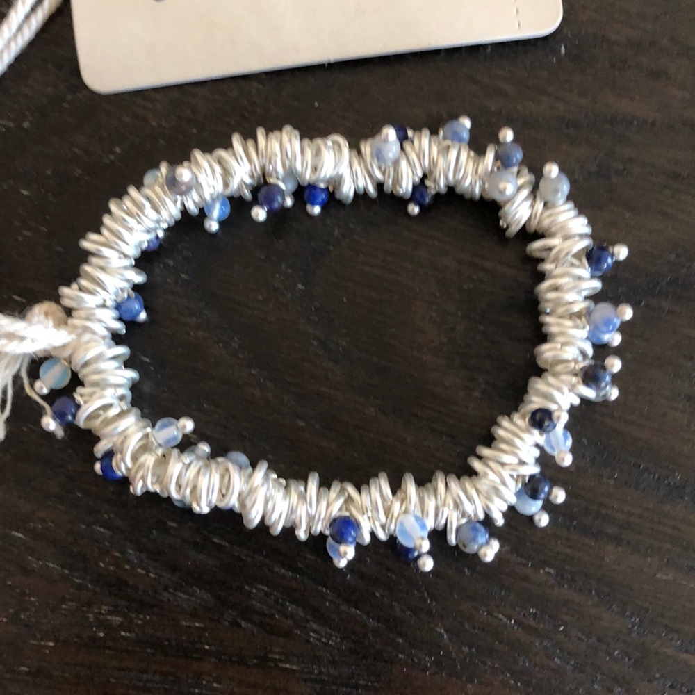 Universal Thread Bracelet - Picture 2 of 2